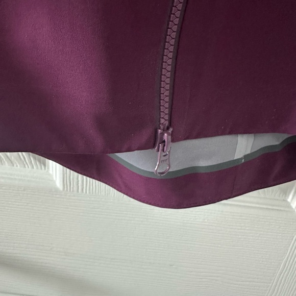 NWT Duluth Trading Co Women’s Hooded Dryfecta Rain Coat, Aubergine, size L - Picture 4 of 15